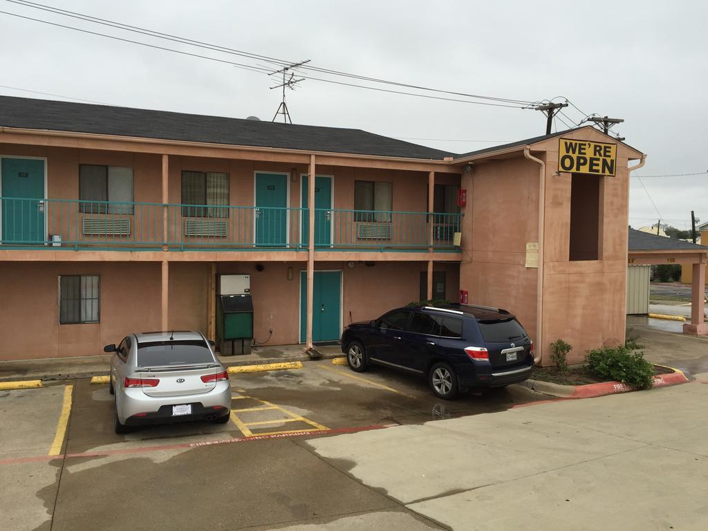 Crown Inn Grand Prairie Exterior foto