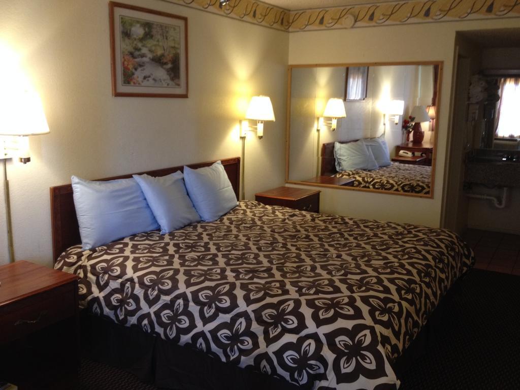 Crown Inn Grand Prairie Zimmer foto